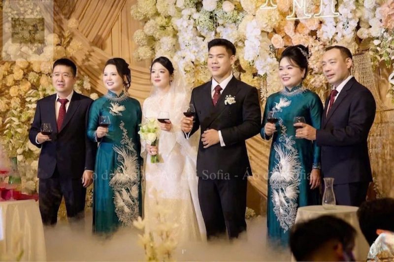 Áo dài cưới cho mẹ